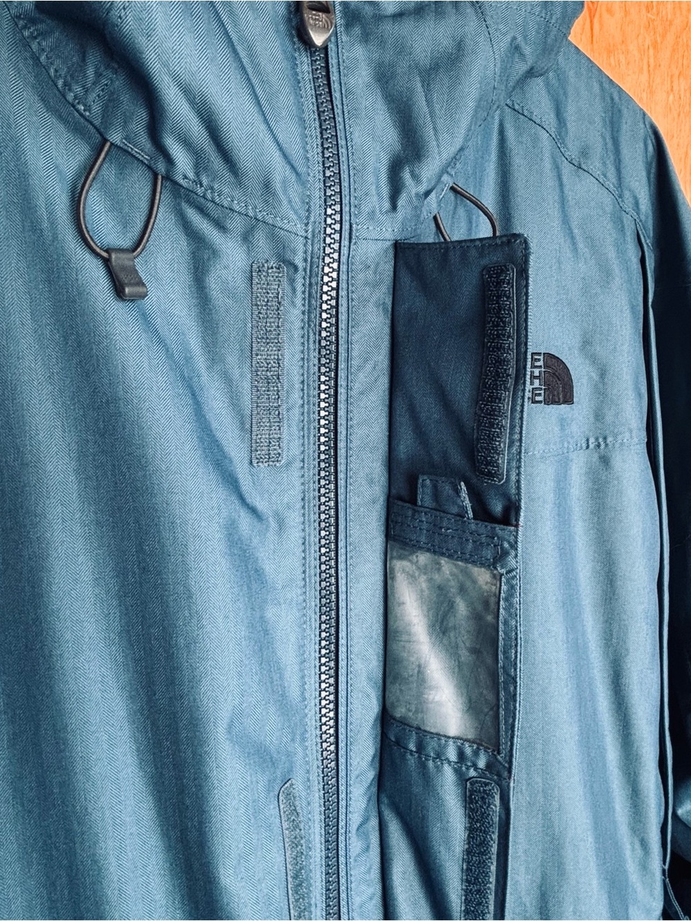 The North Face Men’s Blue HYVENT Hooded Raincoat & Red Zipper Accent Size XL - Picture 5 of 13